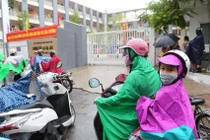 "Đi học là bị nhiễm độc thủy ngân hả mẹ?"