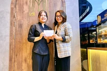 Nữ sinh viên trả lại 30.000 USD nhặt được trong lúc đi làm thêm 