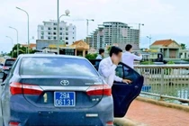 Chủ tịch Quảng Bình lên tiếng về đoàn xe biển xanh dừng trên cầu chụp ảnh