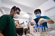 14 người ở Bệnh viện Bệnh Nhiệt đới Trung ương dương tính nCoV