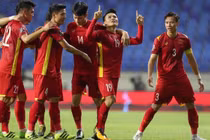Thắng nghẹt thở Malaysia, đội tuyển Việt Nam giữ vững ngôi đầu bảng