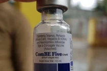 Sau tiêm vaccine ComBE Five: Theo dõi bé kể cả trong đêm ngủ