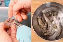 Tôm bở, có mùi khó chịu   