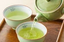 Không uống trà khi đói