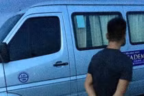 Trên tay tài xế chết trên xe đưa đón học sinh có kim tiêm dính máu