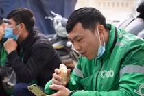 Grab ngụy biện về dịch vụ chở khách bằng xe hai bánh