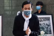 Hoài Linh: ‘Xin được khóc để chào người anh ra đi không trở lại’