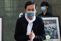 Hoài Linh: ‘Xin được khóc để chào người anh ra đi không trở lại’