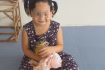 Bé Phạm Thị Ngọc Châu đang được theo dõi sức khỏe trong khu cách ly ở TP Vũng Tàu.