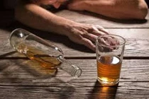 Say rượu cãi nhau tự đâm vào mình