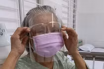 Bệnh nhân từ 60 tuổi bị cao huyết áp dễ tử vong hơn vì Covid-19