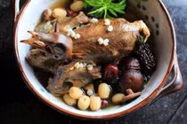 Thịt vịt hầm thuốc trị phì đại tiền liệt tuyến