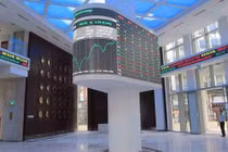 Chưa từng có trong lịch sử: HSX chỉ giao dịch nửa ngày vì… tiền quá tải!