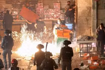 Bạo lực dữ dội diễn ra ở Jerusalem, hàng trăm người biểu tình Palestine bị thương