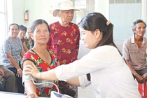 Người cao tuổi dễ mắc bệnh bởi “ngày nóng đêm lạnh”