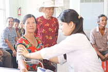 Người cao tuổi dễ mắc bệnh bởi “ngày nóng đêm lạnh”