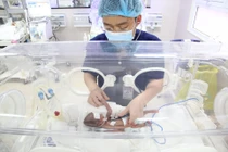 Sinh 3 đều chỉ nặng 600g