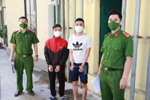 2 đối tượng Trần Văn Tuấn và Trần Hoàng Tiến (áo trắng) tại cơ quan công an. (ảnh: Công an TP Hải Phòng).