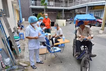 Tiêm vắcxin ngừa Covid-19 giúp cộng đồng ít mắc bệnh, giảm tỷ lệ chuyển nặng.