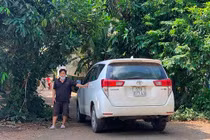 Đối tượng Trần Thanh Tuấn cùng phương tiện đưa người xuất cảnh trái phép qua biên giới.