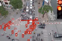 87 xe gắn máy, ôtô vượt đèn đỏ trong chưa đầy 2 phút tại một ngã tư Hà Nội