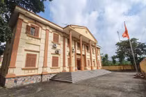 Hồ sơ đẹp "không tì vết" của Chánh Văn phòng tòa huyện trốn truy nã 26 năm