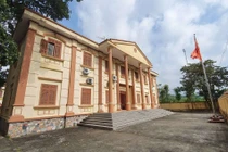 Hồ sơ đẹp "không tì vết" của Chánh Văn phòng tòa huyện trốn truy nã 26 năm