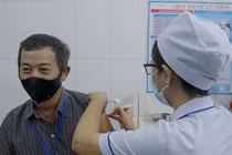 Tiêm thử nghiệm giai đoạn 2 vaccine Nanocovax