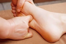 Chanh + vôi trị bí tiểu do nhiệt