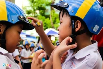 Đội mũ bảo hiểm lưỡi trai có bị xử phạt?