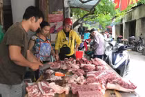 Giá lợn hơi giảm mạnh do giảm cầu, dư cung