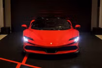 Chiêm ngưỡng siêu phẩm Ferrari SF90 Stradale chính hãng đầu tiên Việt Nam