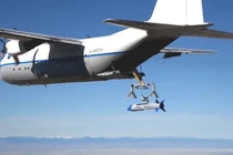 Mỹ thử nghiệm thành công thu giữ UAV trên không 