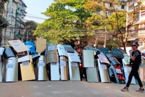 Lực lượng an ninh Myanmar đột kích xuyên đêm tại Yangon