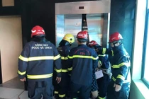 Hà Nội: Giải cứu 38 người mắc kẹt trong thang máy