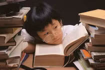 Nguy hiểm khi chữa cận thị bằng massage, yoga