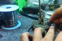 Không tự chế đồ chơi điện tử