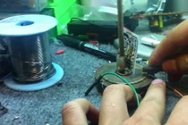 Không tự chế đồ chơi điện tử