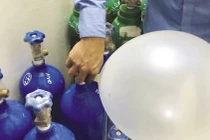 Yếu liệt chân vì bóng cười 