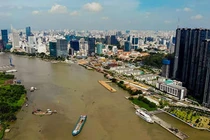 Cận cảnh cầu tàu Ba Son sập xuống sông Sài Gòn