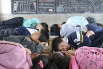 Đi vệ sinh trong giờ ngủ trưa, học sinh bị phạt nặng