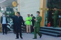 Cướp đâm gục bảo vệ Thế giới Di động