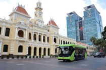 Buýt điện lăn bánh ở TPHCM