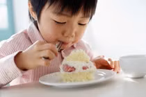 Không cho trẻ ăn nhiều đồ ngọt