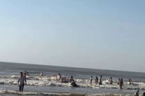 Nhận biết dòng chảy nguy hiểm khi tắm biển