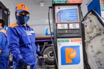 Lùi thời gian điều chỉnh giá xăng 