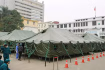 Bạch Mai lập bệnh viện dã chiến ở Hà Nội trong 4 giờ