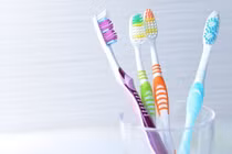  Phơi nắng bàn chải đánh răng diệt khuẩn