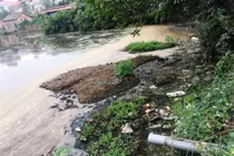 Gia Lâm – Hà Nội: Kênh ngập rác, dân khát nước sạch