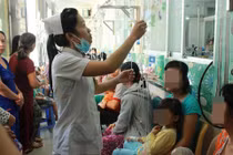 Bệnh viêm họng cấp kéo dài có thể gây ra các biến chứng viêm nhiễm